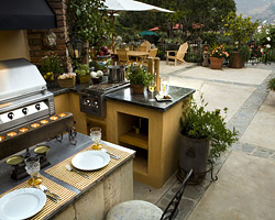 Outdoor Kitchens & BBQs